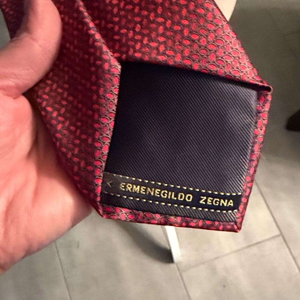 Ermenegildo Zegna Red Patterned Tie - Picture 2 of 3